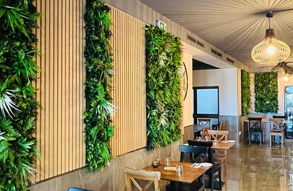 Accent wall in restaurant